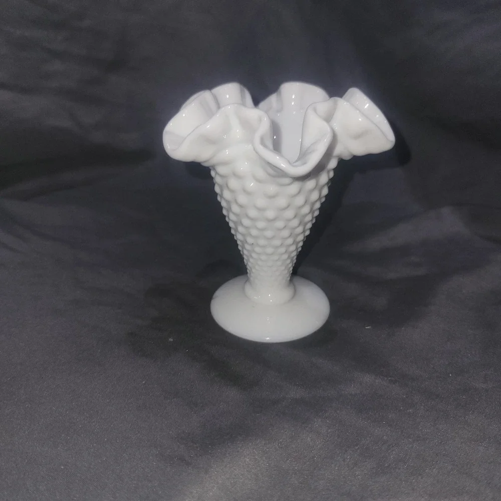 Vintage Fenton Milk Glass Hobnail Small Vase w Ruffled Edge Rim 4